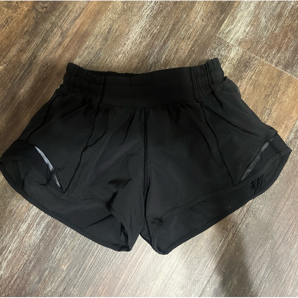 Lululemon Low Rise 2.5” Hotty Hot Shorts